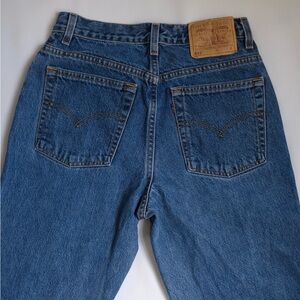 90s Levi’s 512 darkwash slim fit straight leg 28W